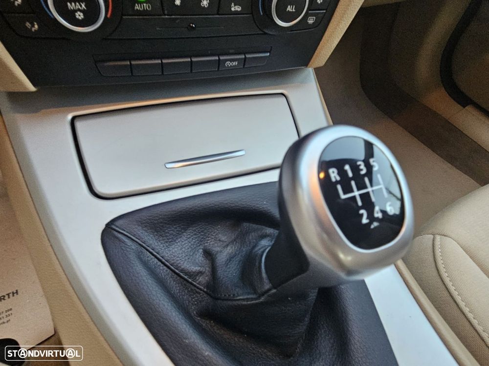 BMW 318 d Touring Sport - 26