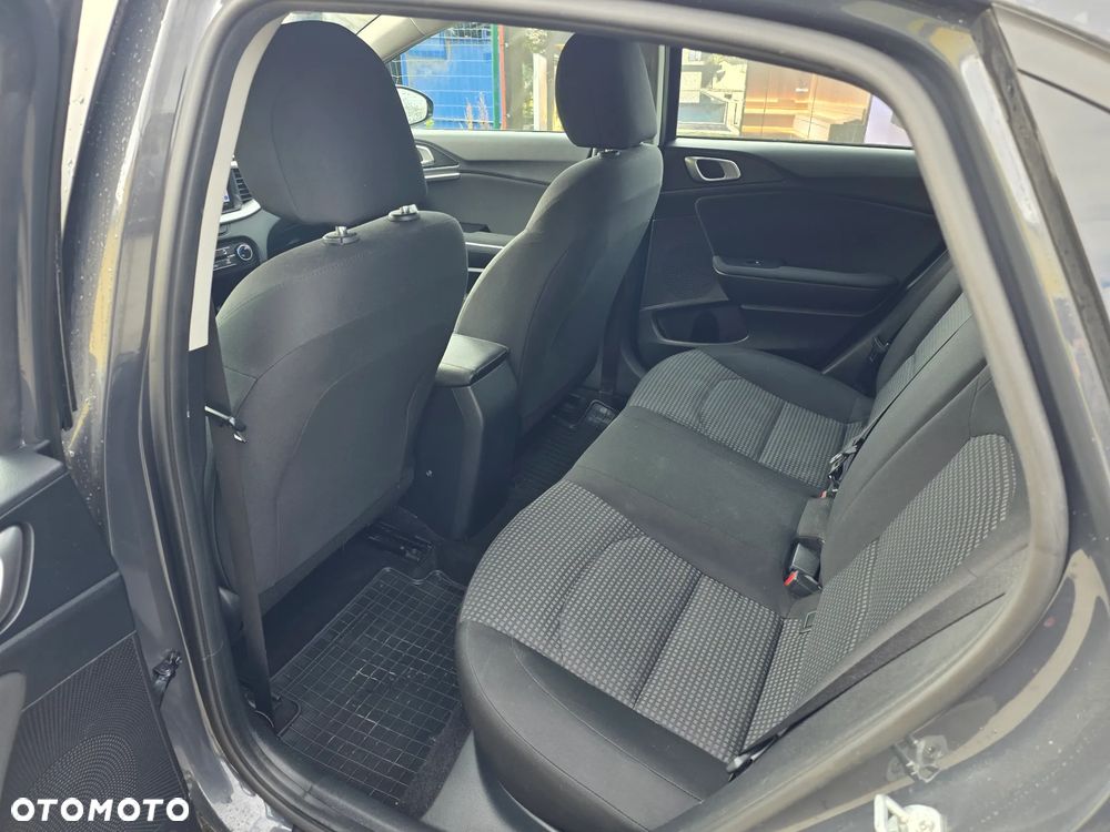Kia Ceed - 14