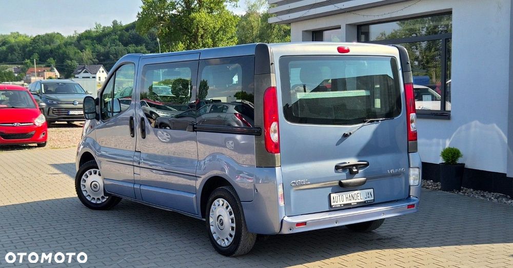 Opel Vivaro - 11