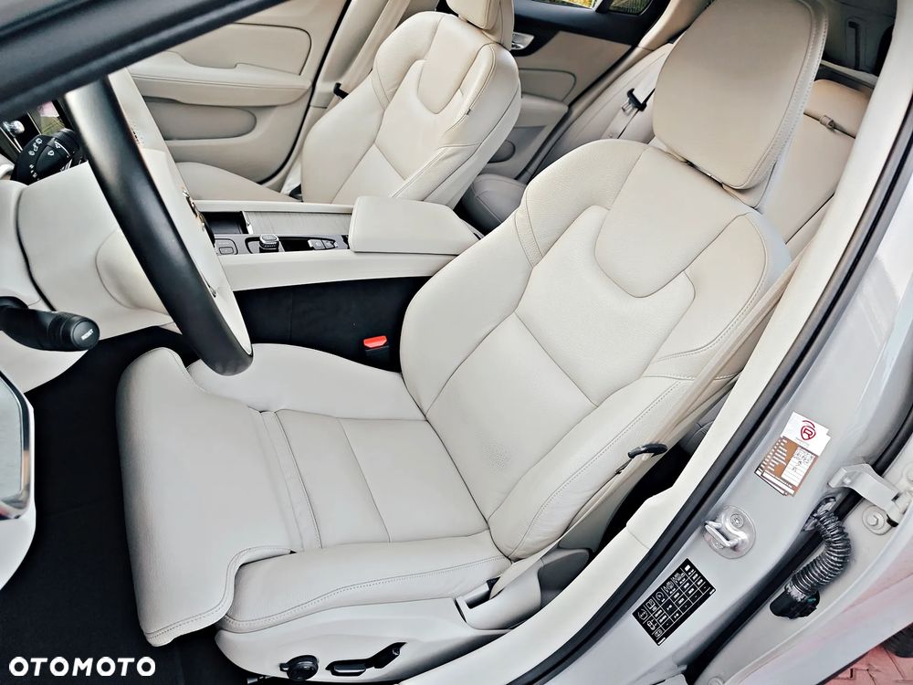 Volvo V60 Cross Country B4 D AWD Ultimate - 22