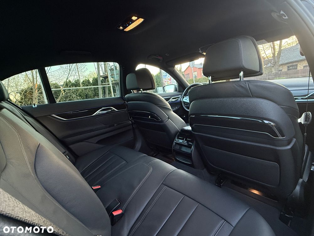 BMW Seria 7 730d xDrive mHEV - 22