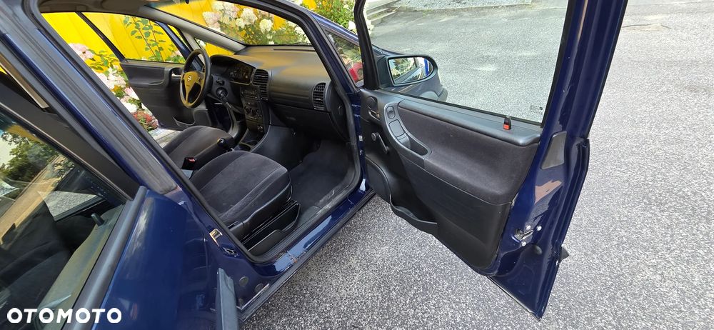 Opel Zafira 1.6 16V Elegance - 11