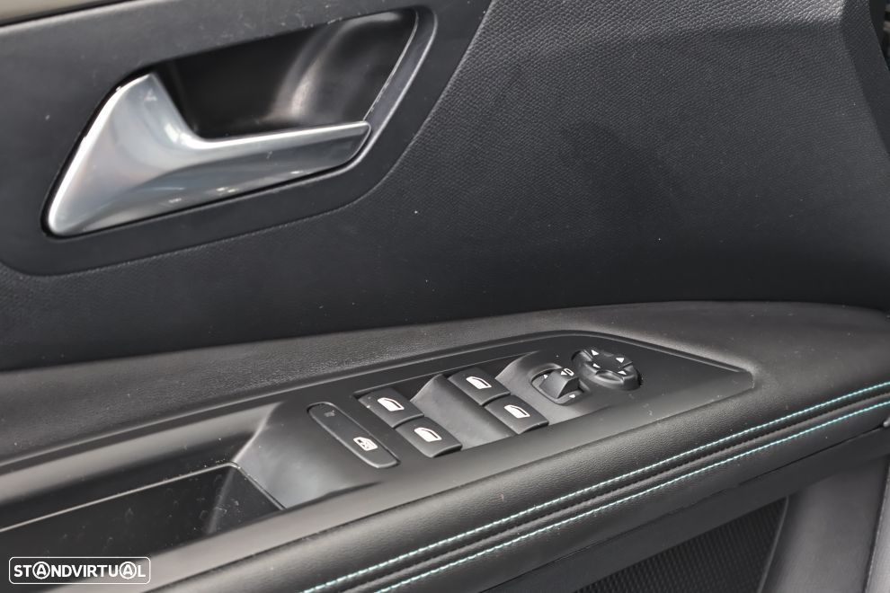 Peugeot 3008 1.6 Hybrid Allure Pack e-EAT8 - 24