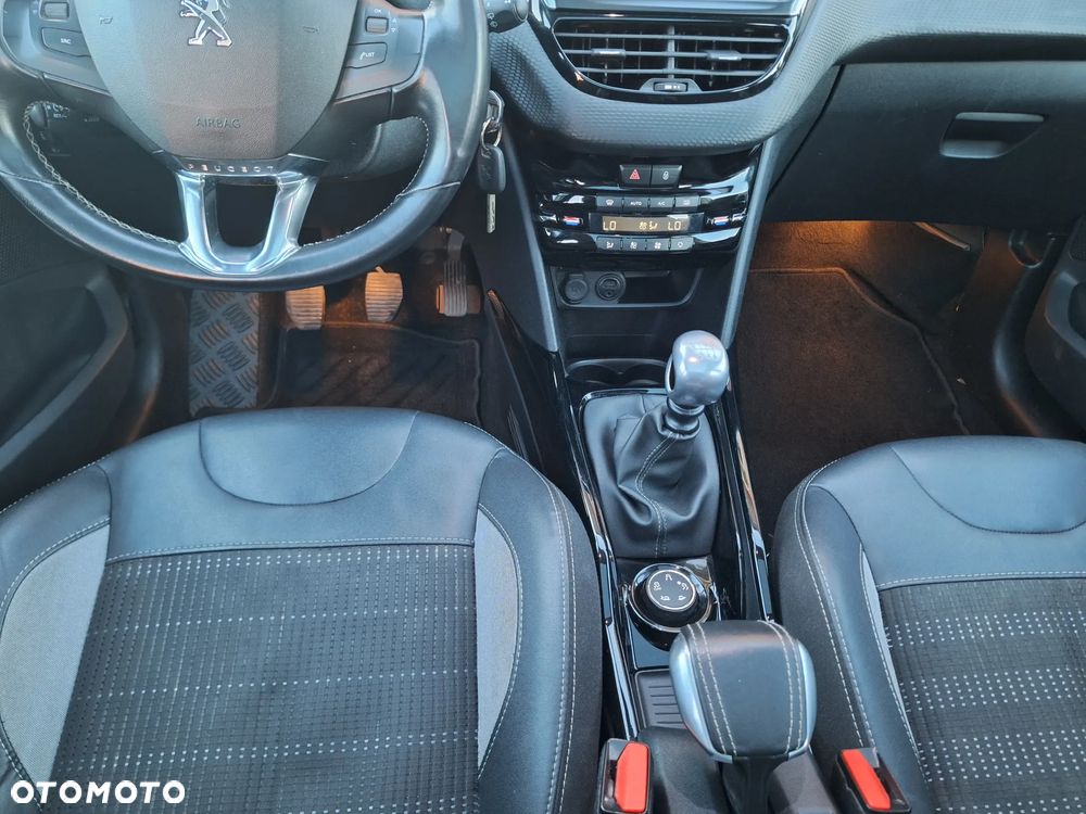 Peugeot 2008 BlueHDi FAP 120 STOP & START Crossway - 26
