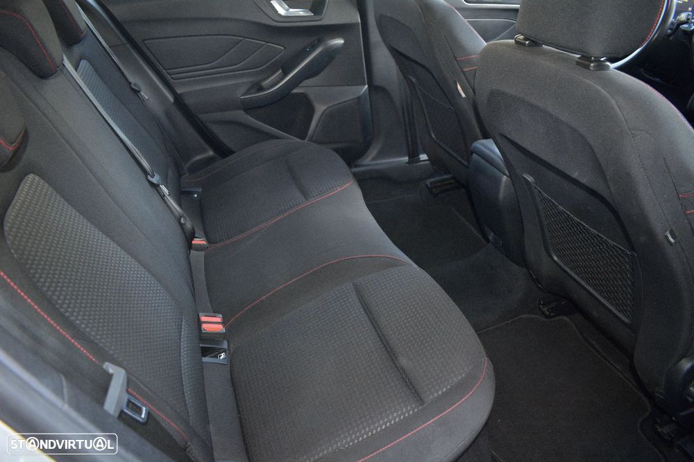 Ford Focus 1.0 EcoBoost MHEV ST-Line - 16