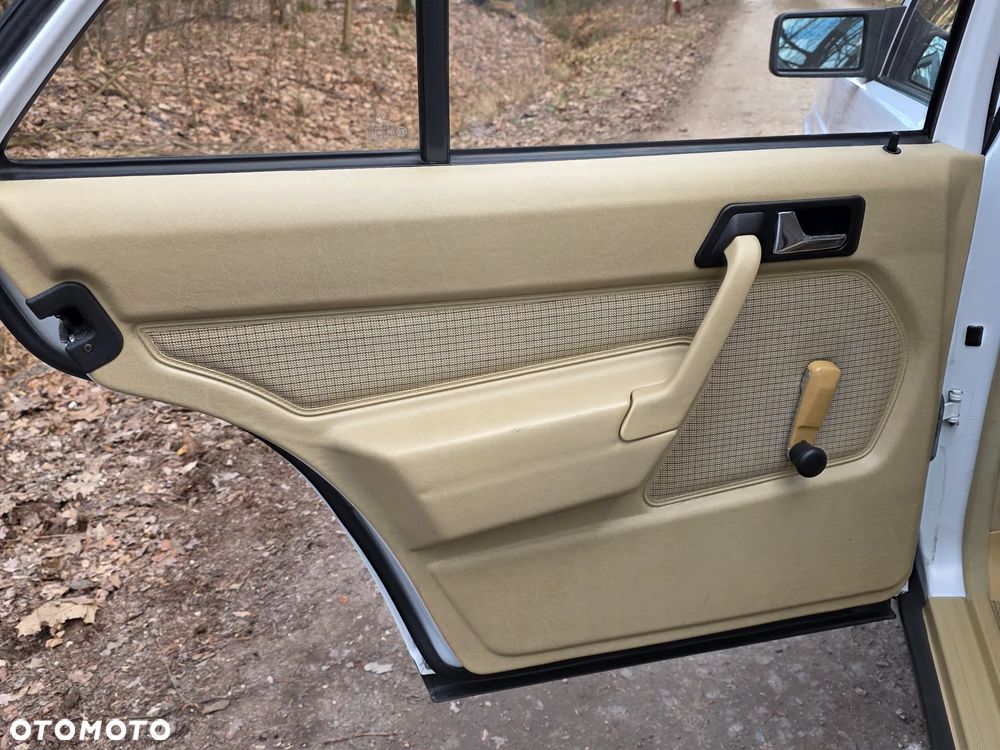 Mercedes-Benz W201 (190) - 32