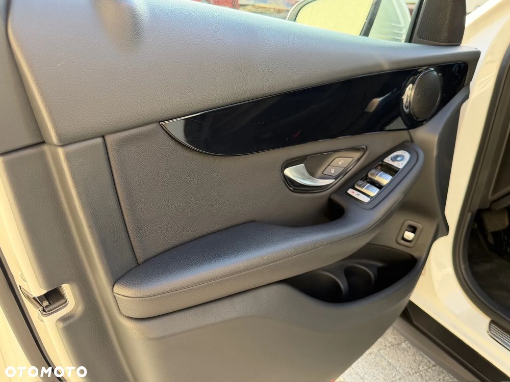 Mercedes-Benz GLC 250 4Matic 9G-TRONIC Exclusive - 20