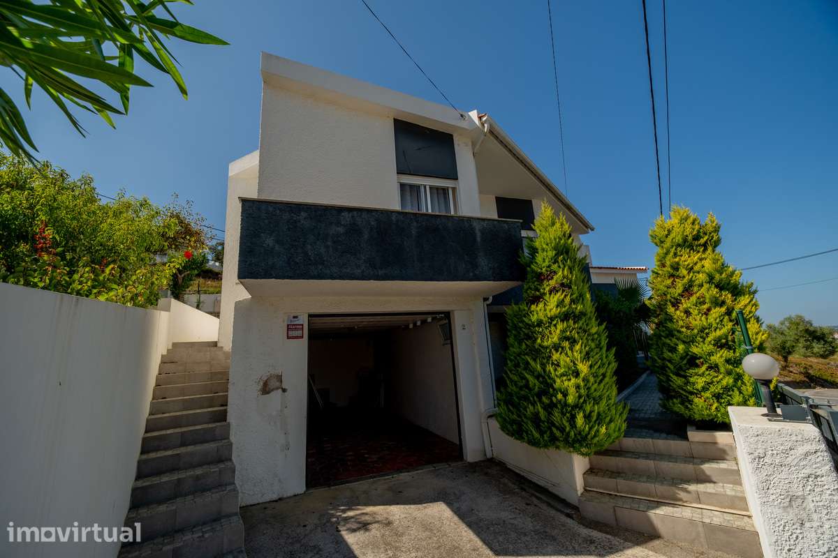 MORADIA T4 ISOLADA com Garagem e Jardim! Possibilidade de PERMUTA! - Grande imagem: 5/61