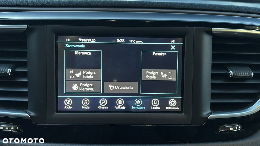 Chrysler Pacifica - 16