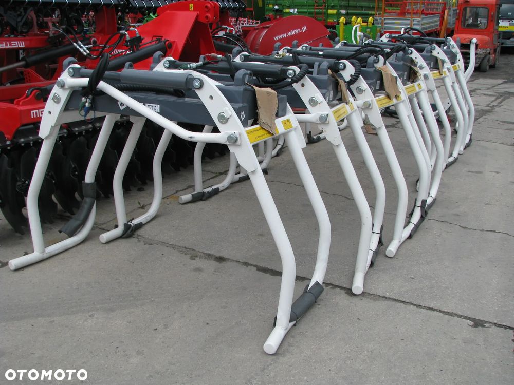 Inny Wycinak do kiszonki 1,75m Kellfri dwa siłowniki, Krokodyl 1,4; 1,6; 1,8; 2,0m Metal-Fach / Euromasz, Łyżka chwytakowa-Łyżko krokodyl, Łyżka materiałó sypkich 1,6; 1,8; 2,0; 2,2; 2,4m Metal-Fach / Pronar, Chwytak Bel, Chwytak do obornika, widły do obornika - 16