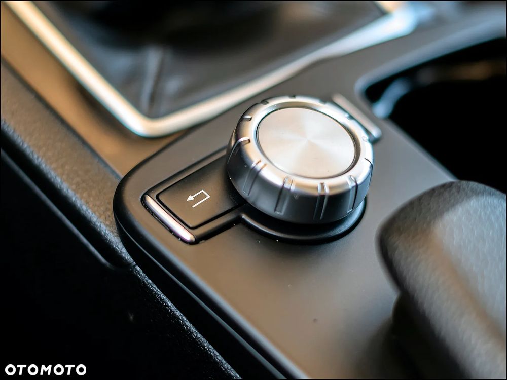 Mercedes-Benz Klasa C 180 (BlueEFFICIENCY) Elegance - 28