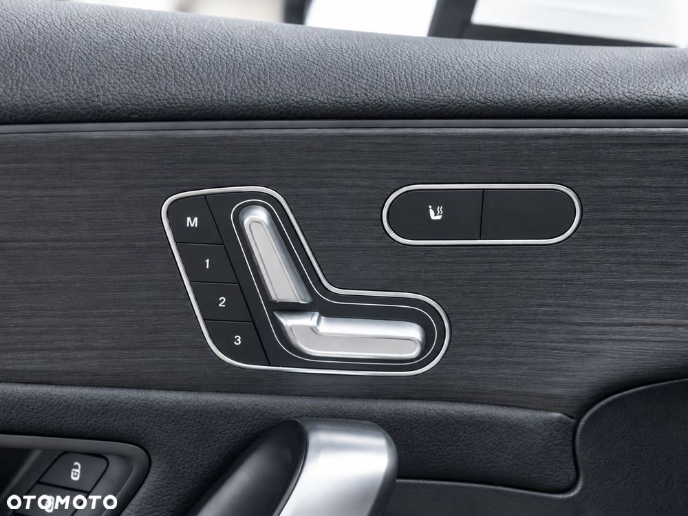 Mercedes-Benz Klasa A 220 4Matic 7G-DCT - 11