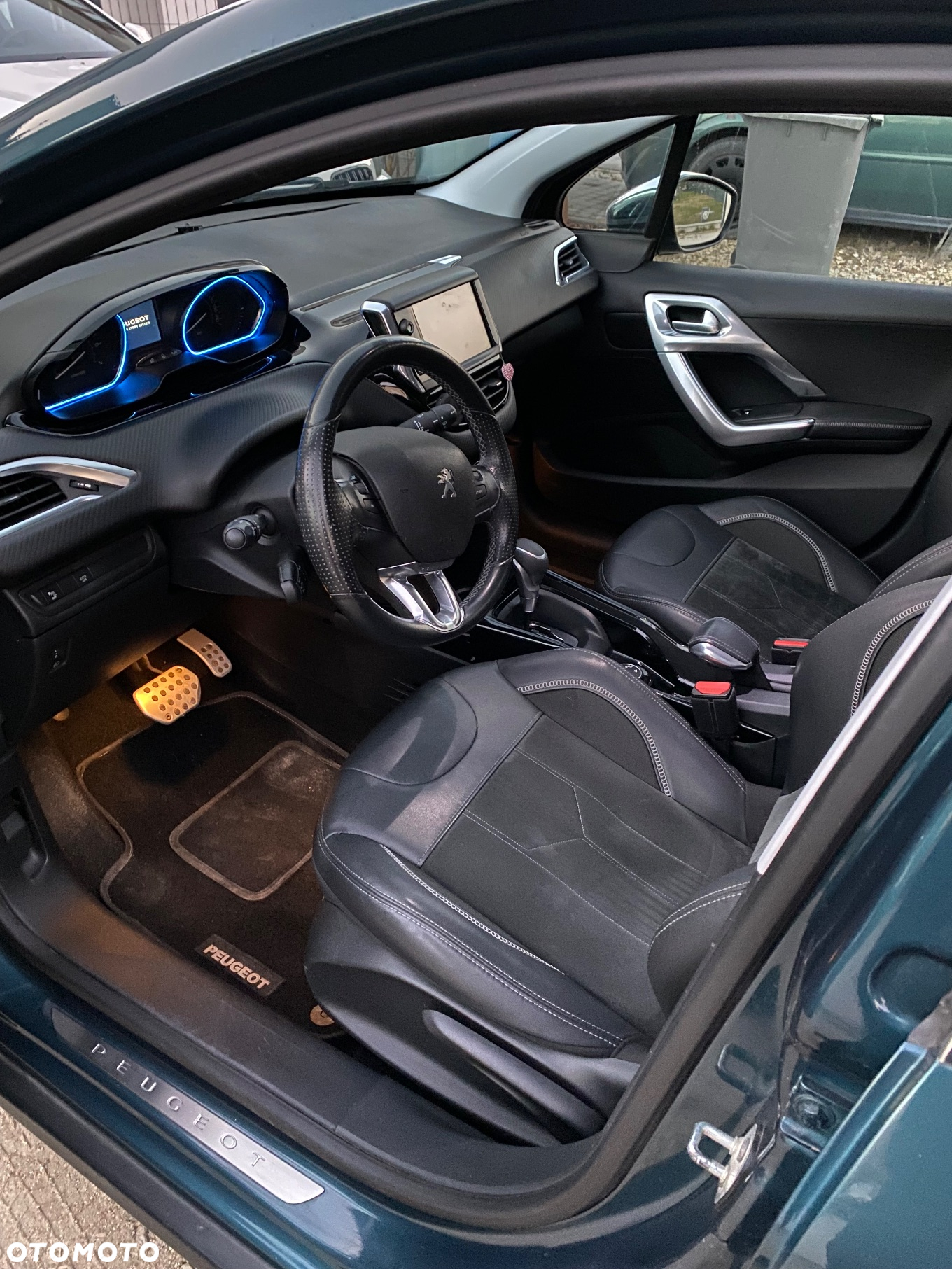 Peugeot 2008 1.2 Pure Tech Allure S&S EAT6 - 11