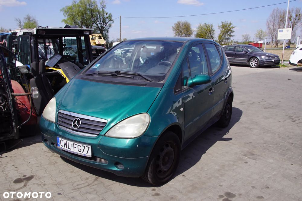 Auto na części - Mercedes A-Klasa W168 1.4 82 KM 166940 716501 282 1998R Silnik Skrzynia Drzwi Maska Błotnik Klapa Zderzak Lusterko Lampa Klamka Szyba Deska Kokpit Sterownik Moduł Czujnik Licznik Panel Kierownica - 1