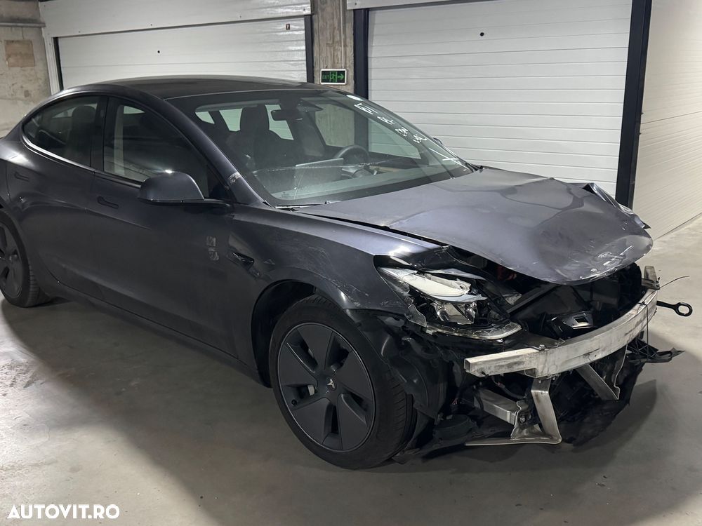 Tesla Model 3 - 3