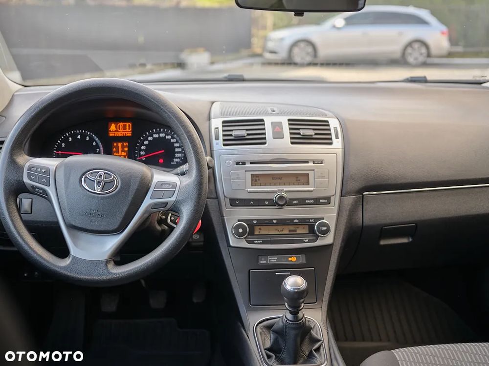 Toyota Avensis 1.8 Luna - 10
