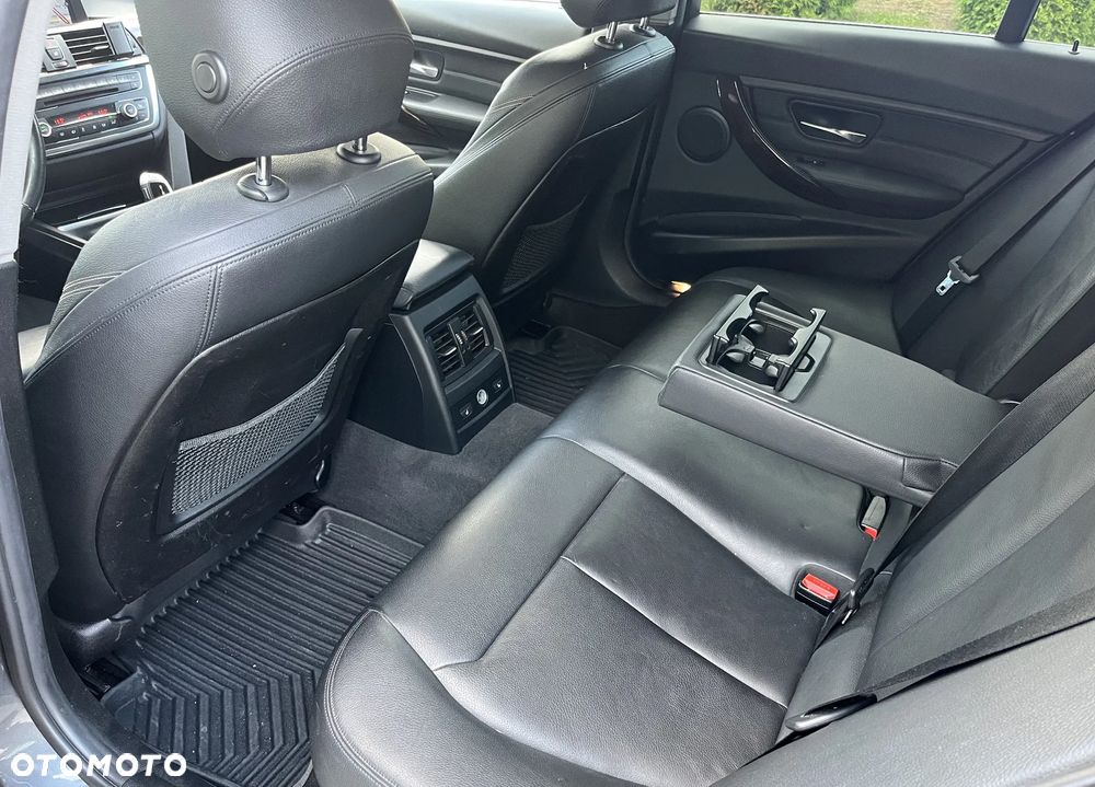 BMW Seria 3 320d xDrive Sport-Aut Luxury Line - 15