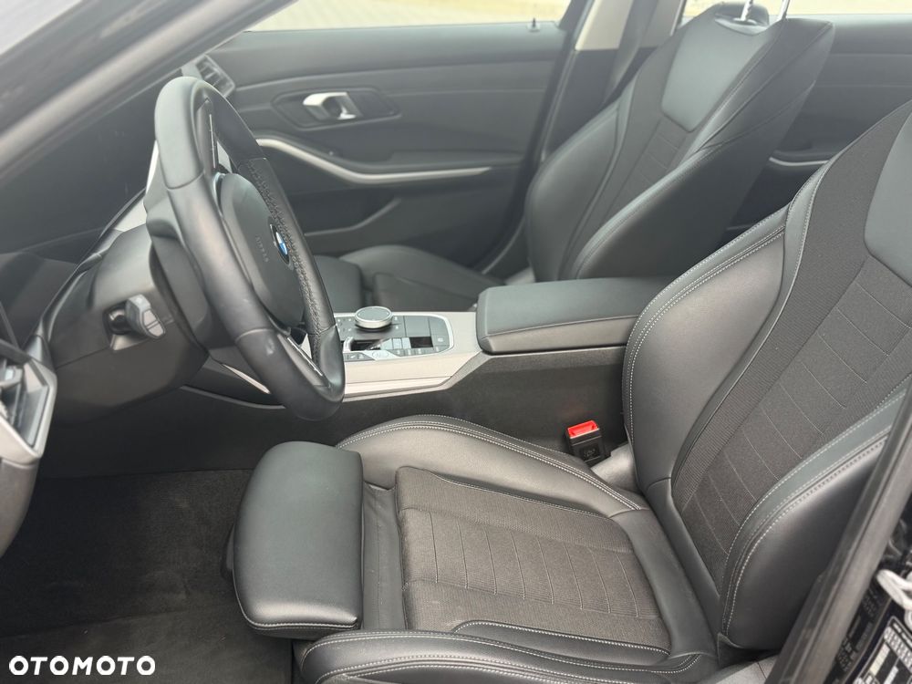 BMW Seria 3 318i - 12