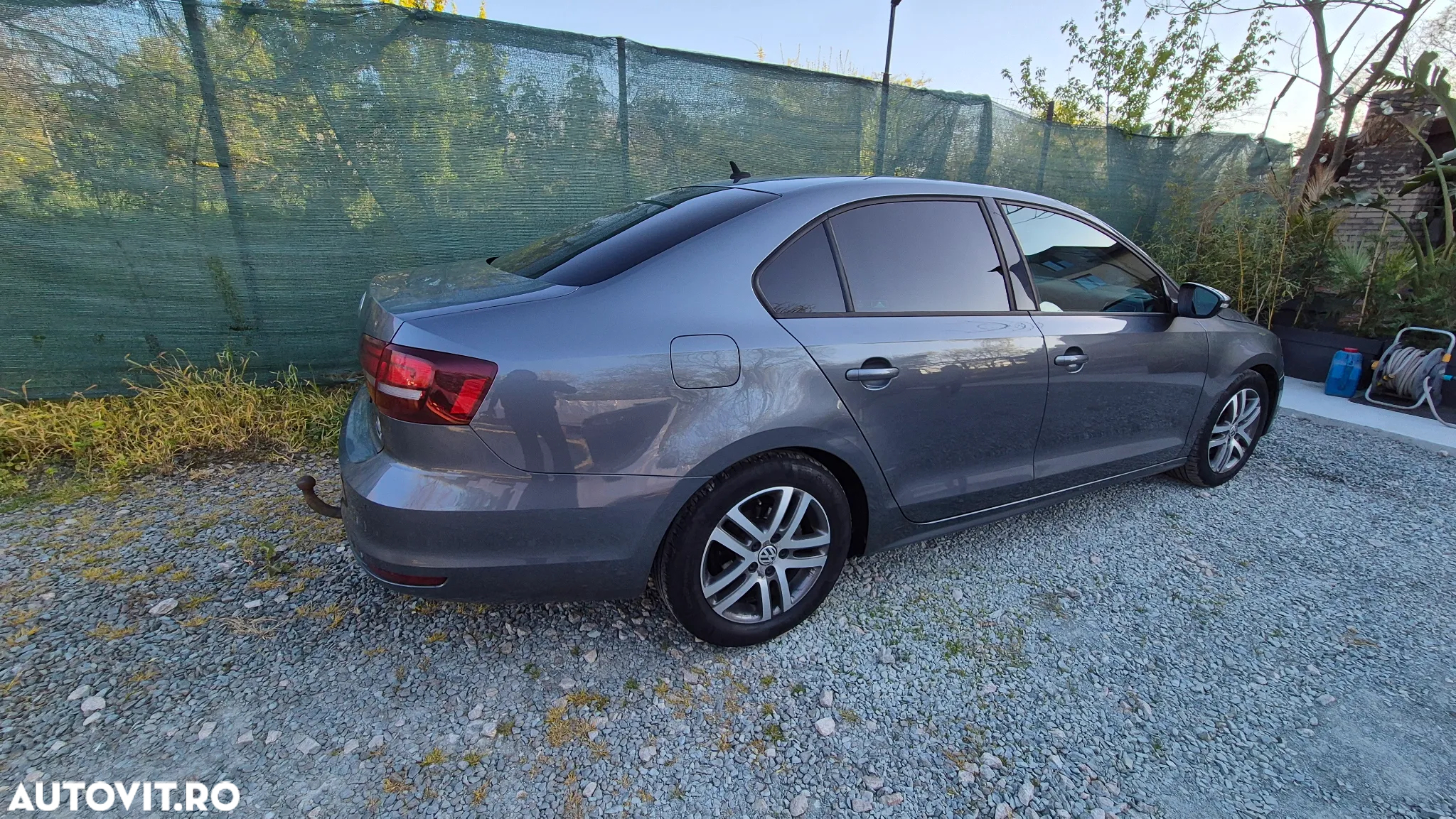 Volkswagen Jetta 2.0 TDI DSG Comfortline - 3