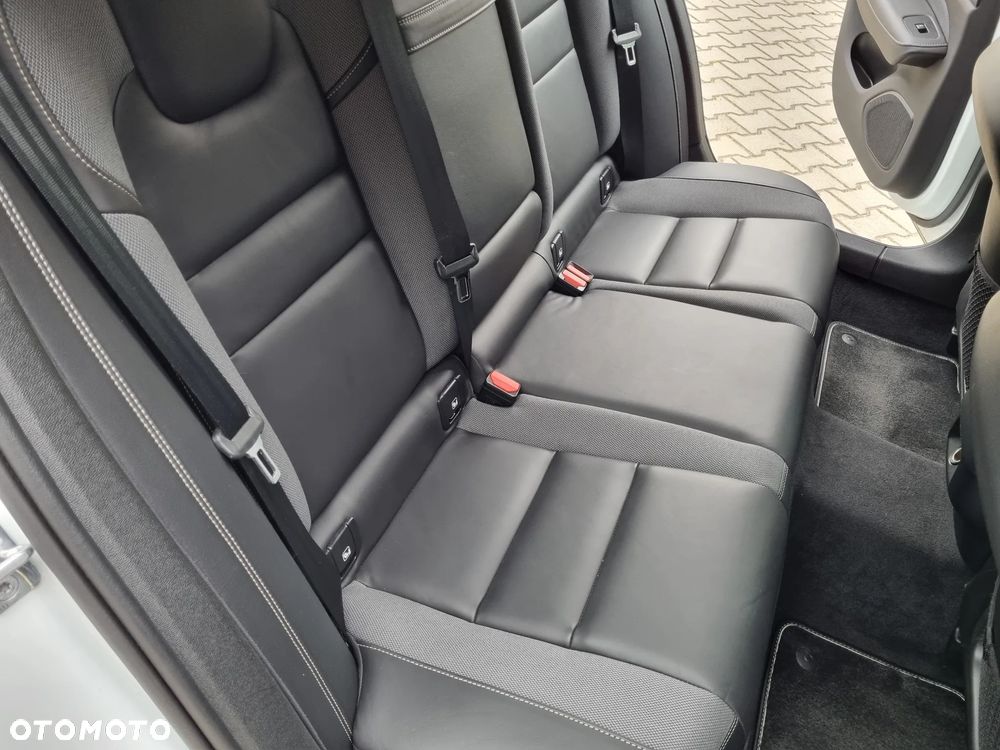 Volvo S60 T4 R-Design - 33