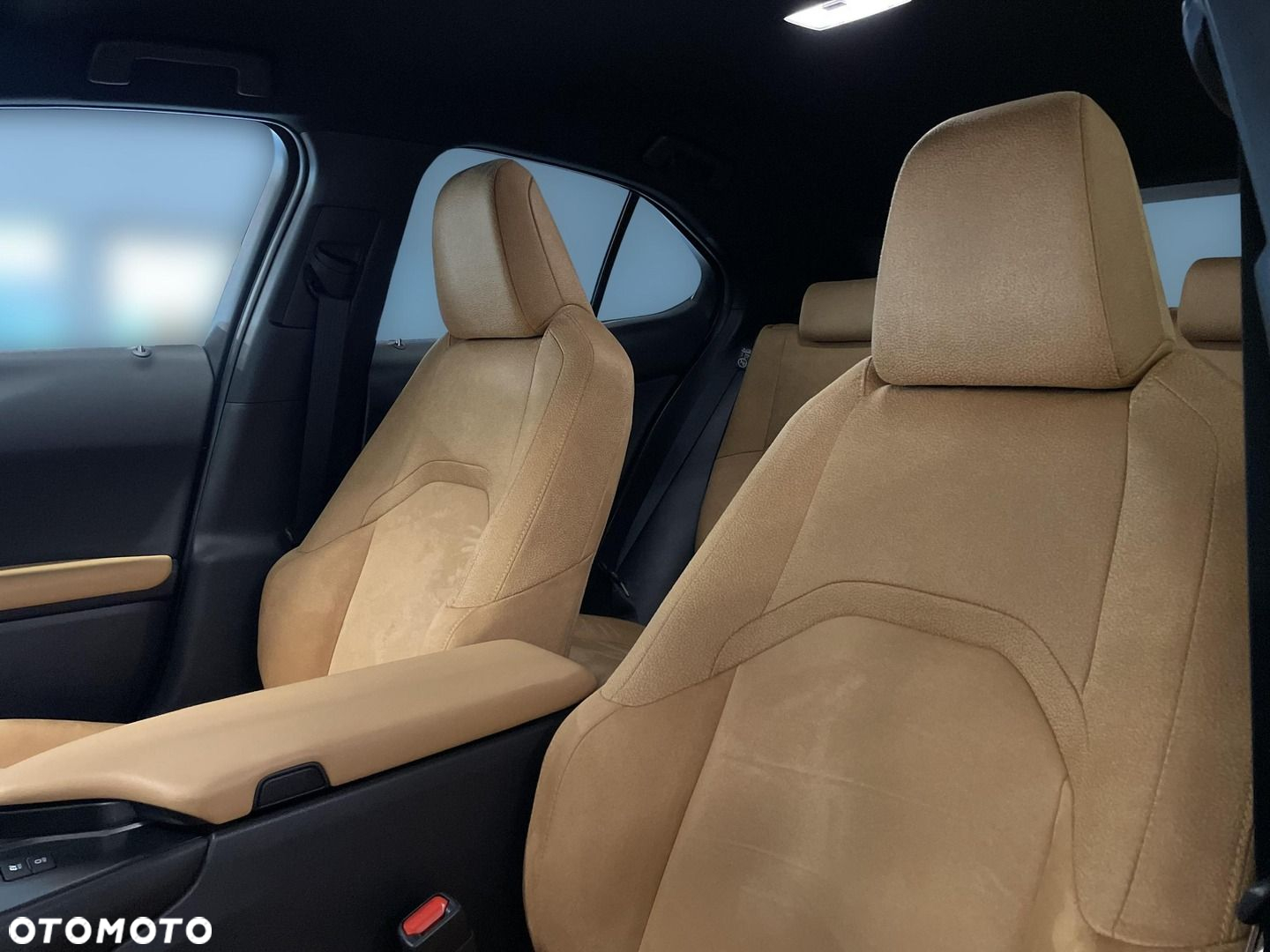Lexus UX 300h Business - 12