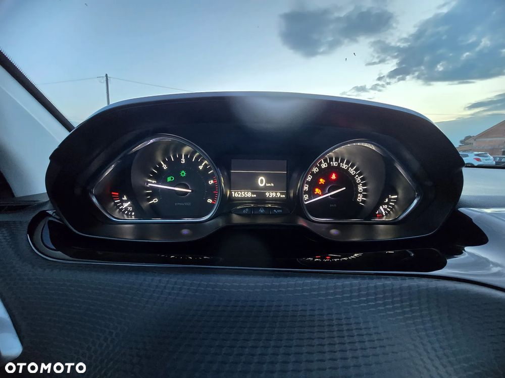 Peugeot 2008 1.5 BlueHDi Allure S&S - 17