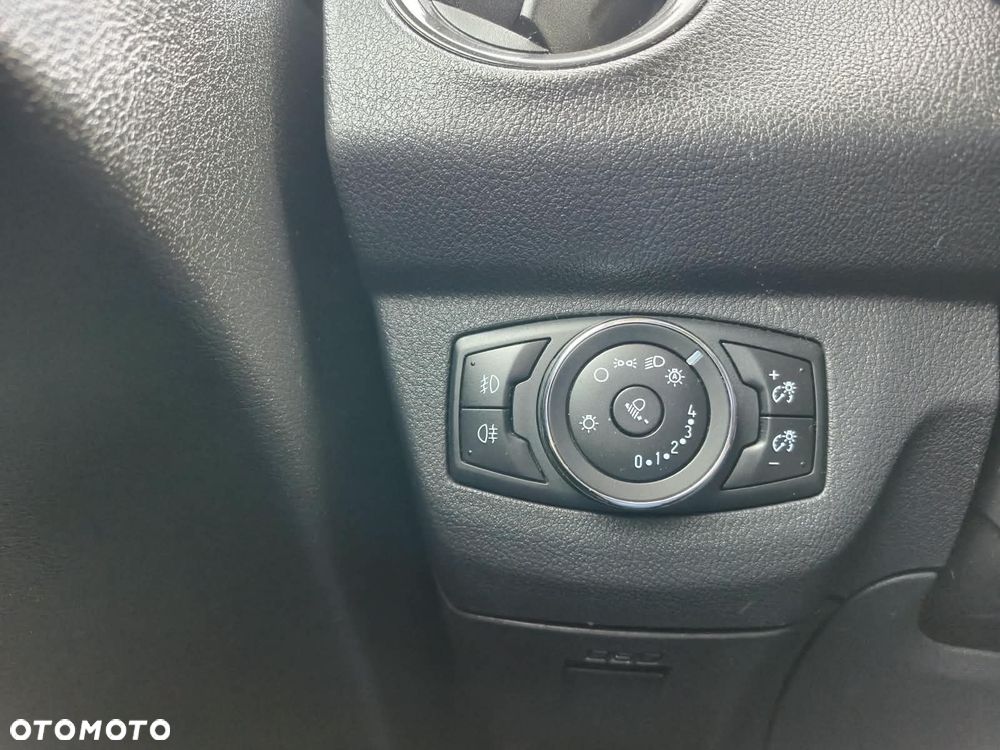 Ford Tourneo Courier - 32