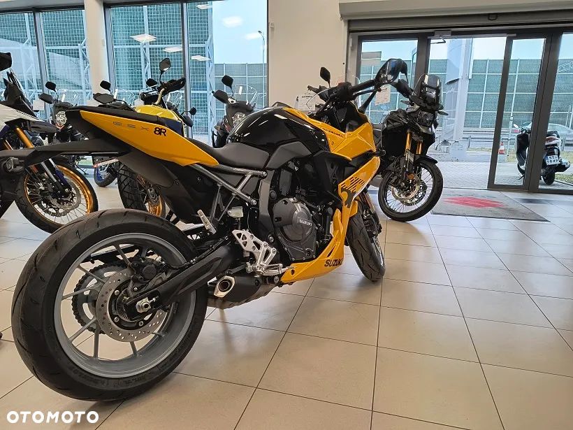 Suzuki GSX - 2