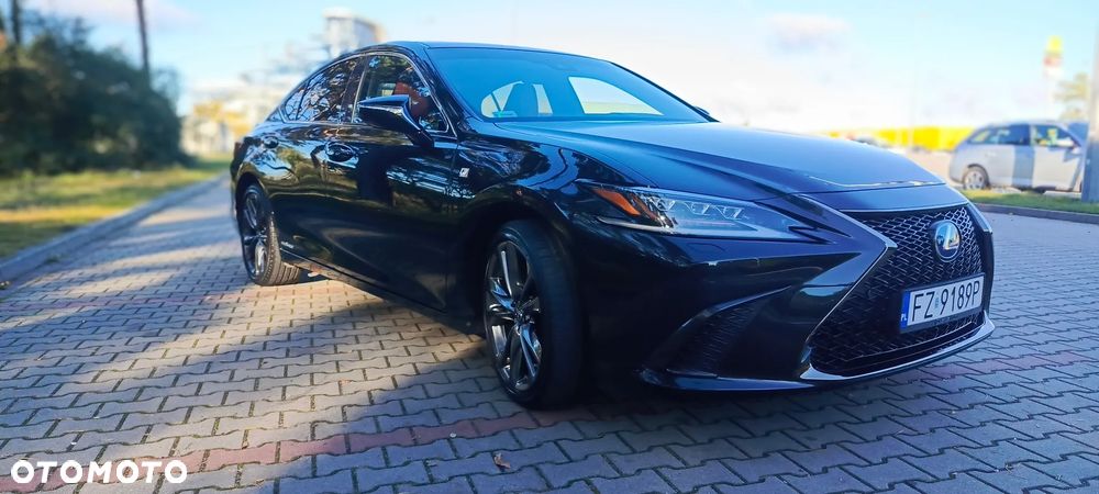 Lexus ES 300h F Sport Design - 12