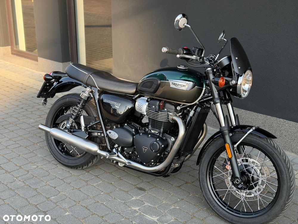 Triumph Bonneville - 4