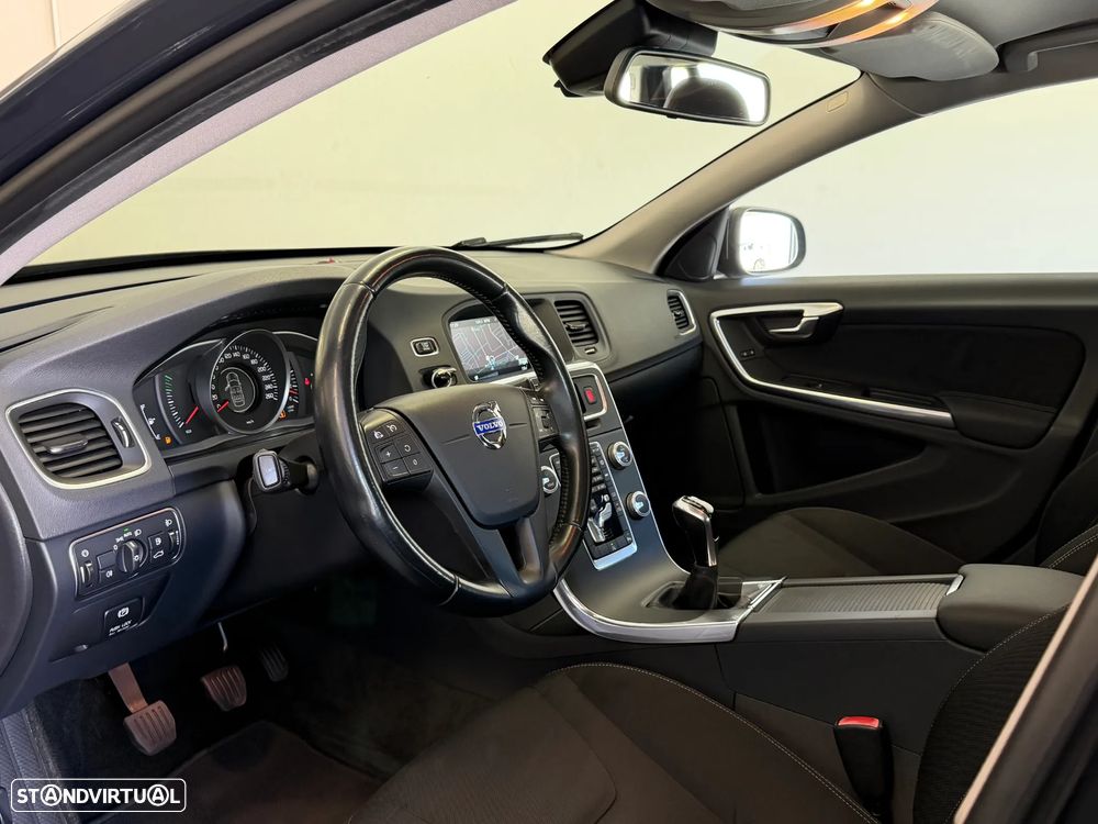 Volvo V60 2.0 D4 Momentum Eco - 34