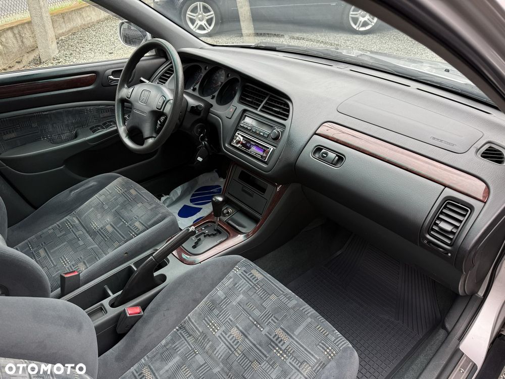 Honda Accord 2.0 ES - 21