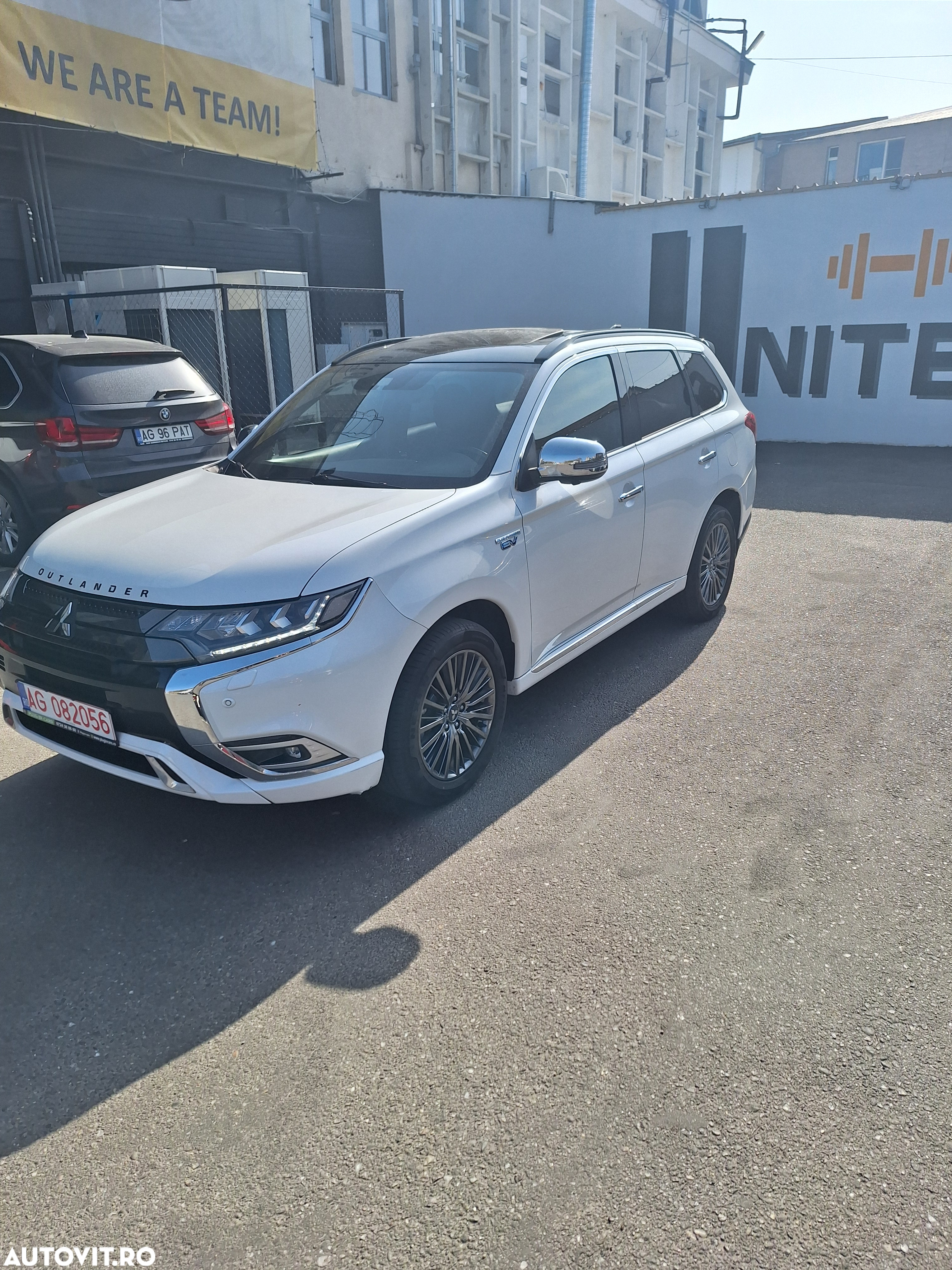Mitsubishi Outlander 2.4 4WD Plug-In Hybrid Top - 4