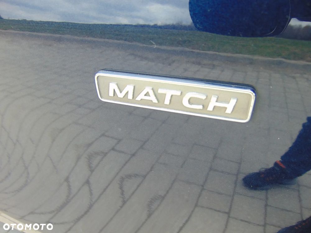 Volkswagen Touran 2.0 TDI DPF MATCH - 22