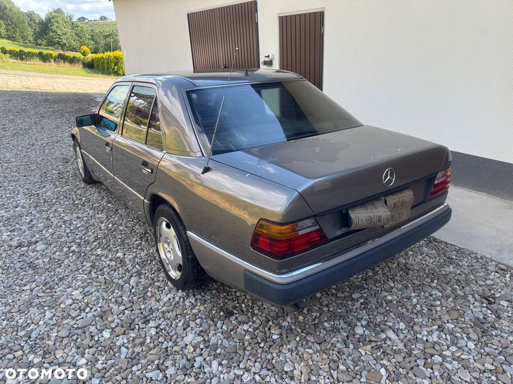 Mercedes-Benz W124 (1984-1993) - 12