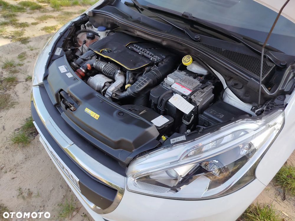 Peugeot 208 1.6 BlueHDi Allure S&S - 8