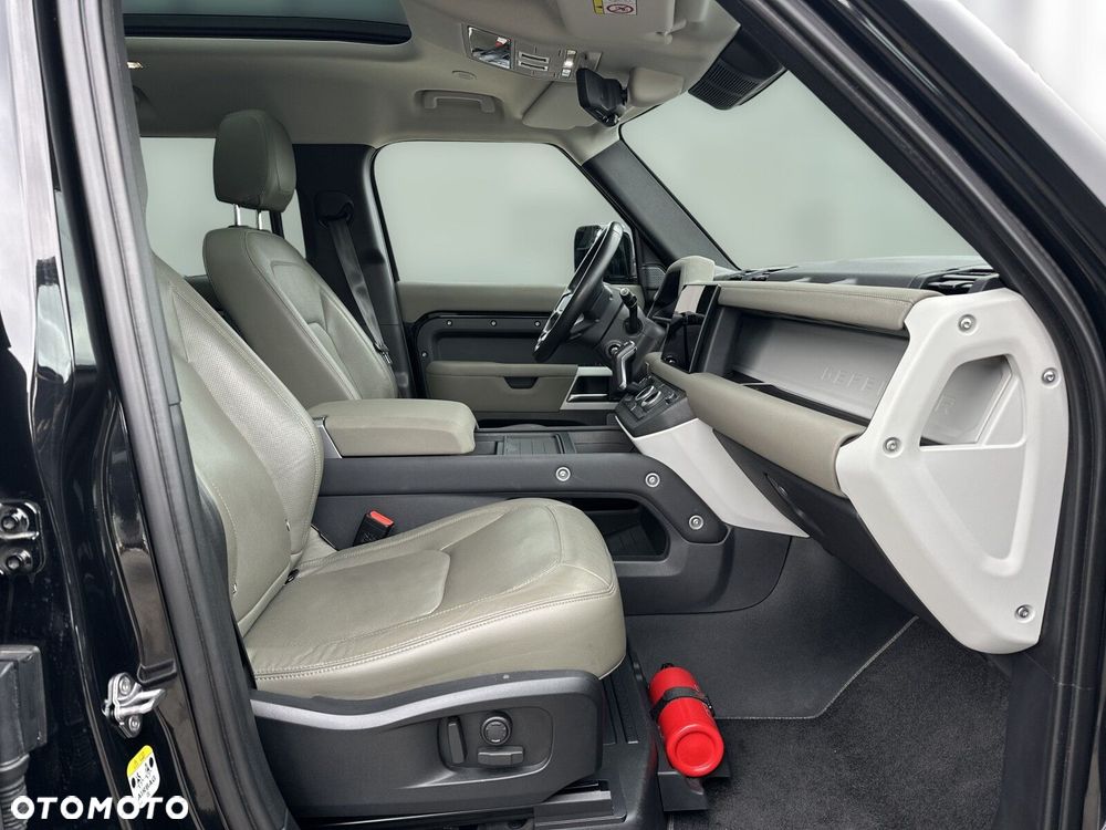 Land Rover Defender - 12