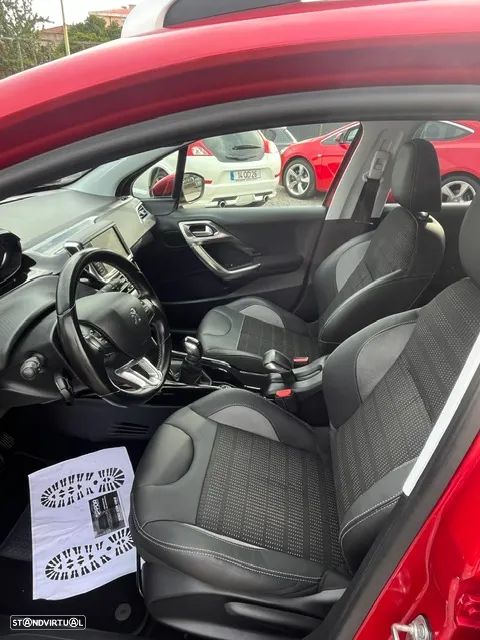 Peugeot 2008 1.2 PureTech Allure - 6