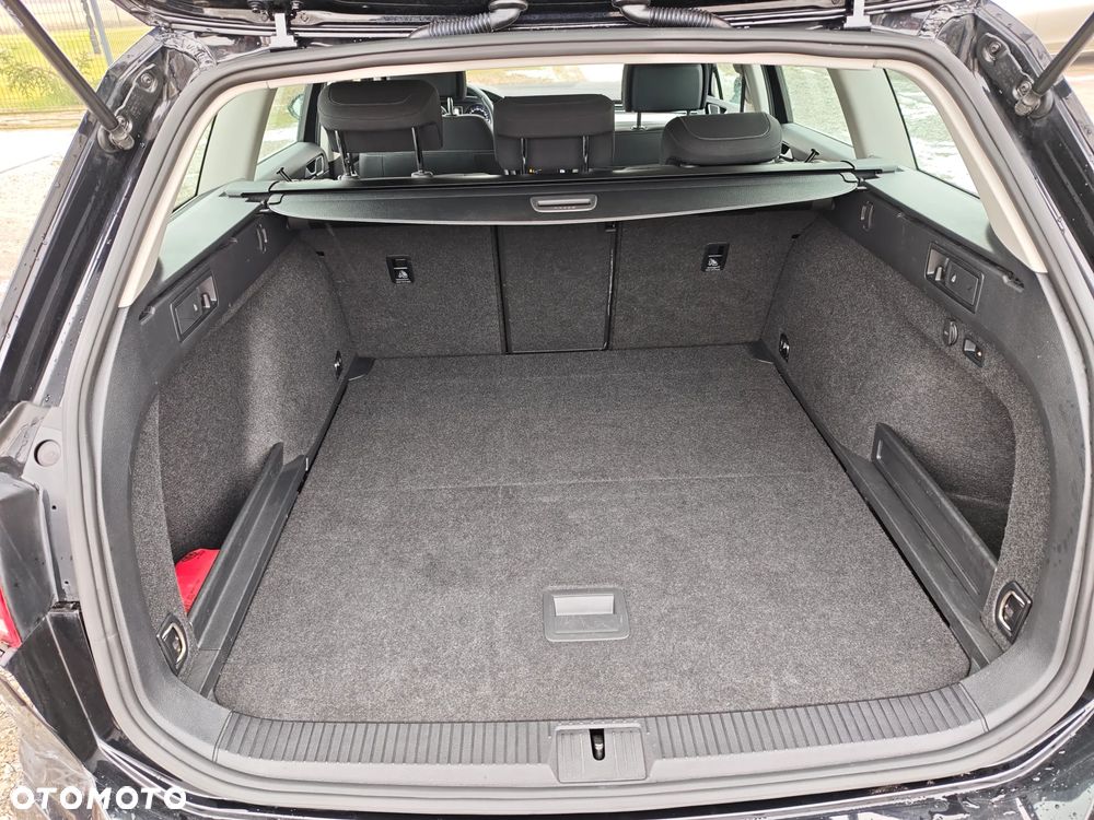 Volkswagen Passat 2.0 TDI SCR DSG Business - 14