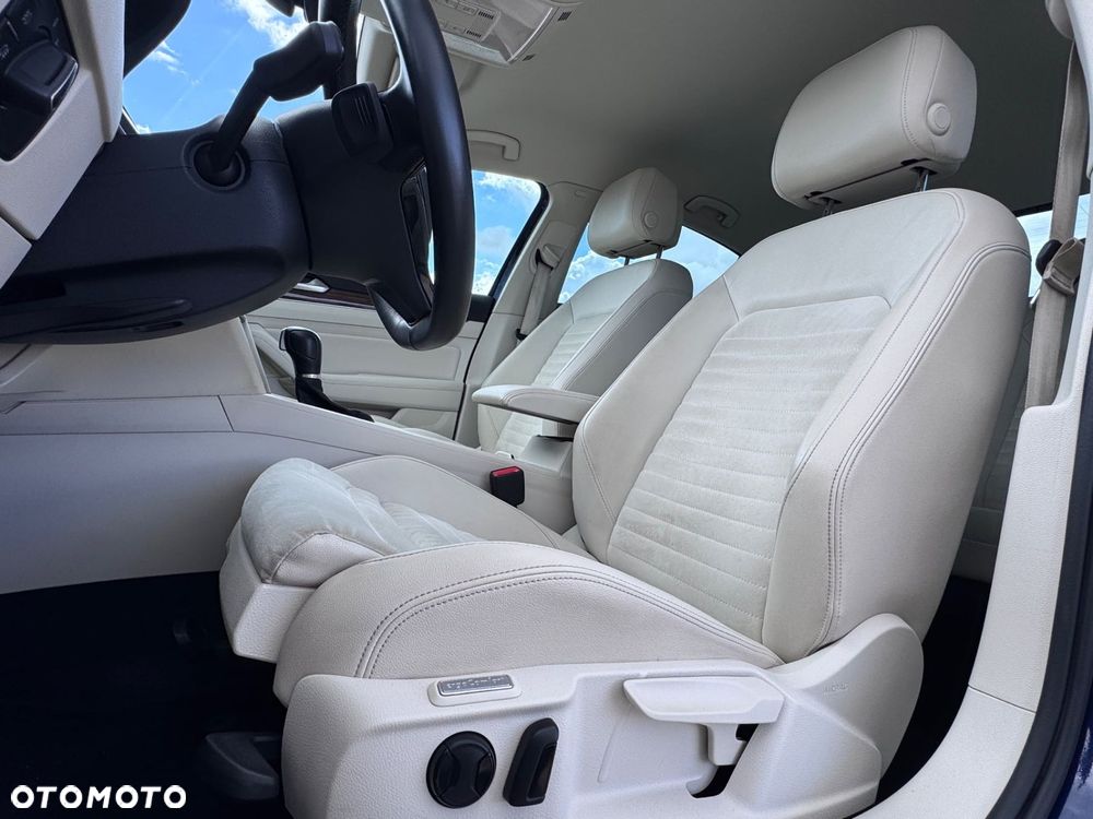 Volkswagen Passat - 12