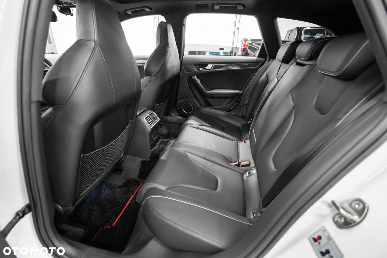 Audi RS4 Avant S tronic - 23