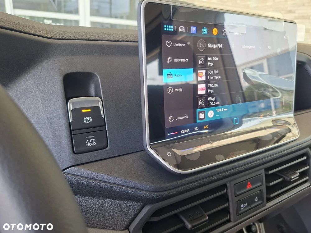 Volkswagen Crafter 35 Furgon, BRYGADÓWKA 7 osobowa, z wysokim dachem silnik: 2,0 l EURO VI SCR 140 KM / skrzynia biegów: Przedni napęd manualna 6-biegowa rozstaw osi: 4490 mm - 15