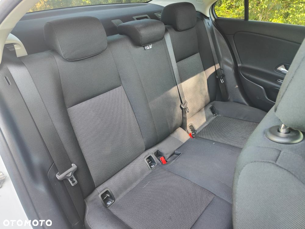 Mercedes-Benz Klasa A 180 d 8G-DCT Lim Entry - 27