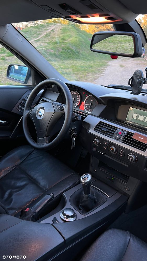 BMW Seria 5 520i Touring - 13