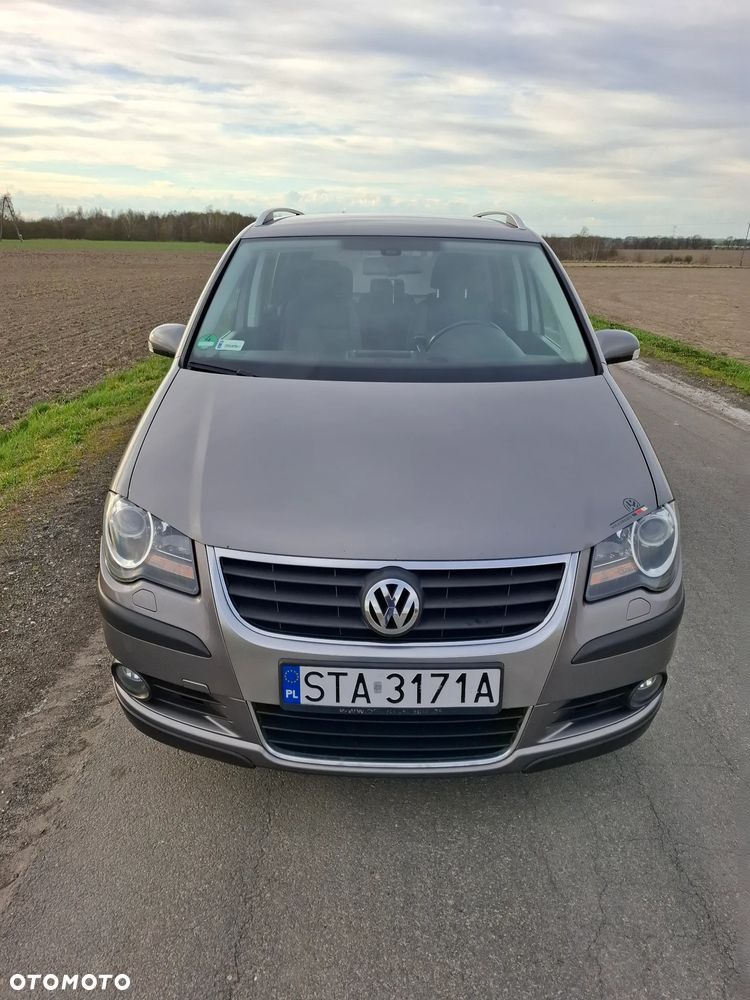 Volkswagen Touran 2.0 TDI DPF Cross DSG - 2