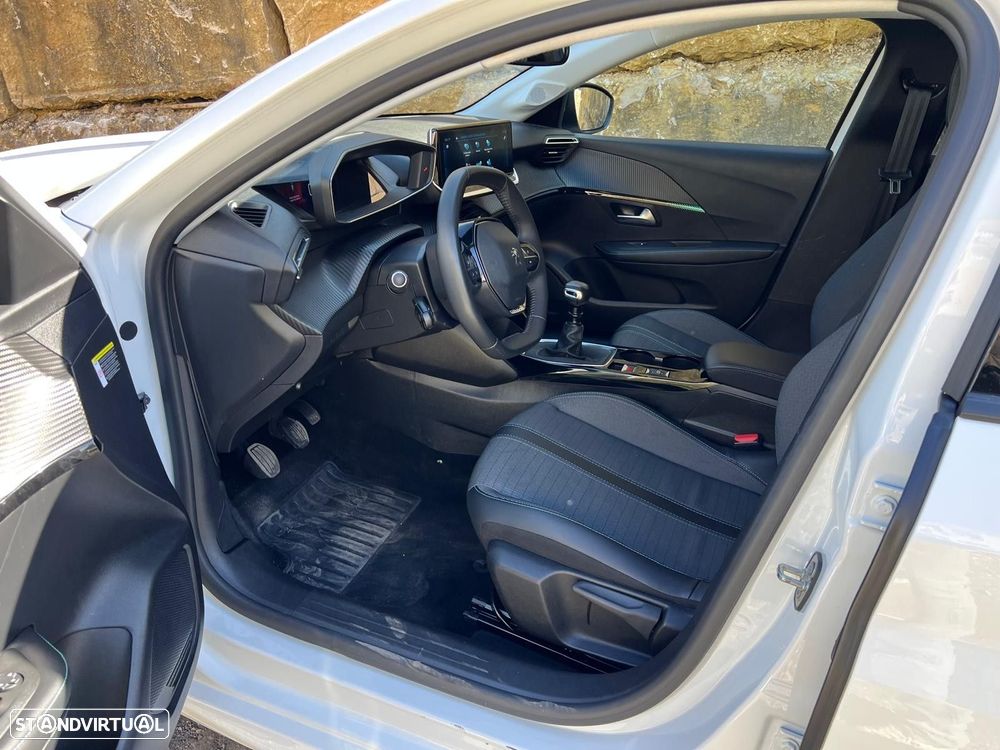 Peugeot 208 - 14