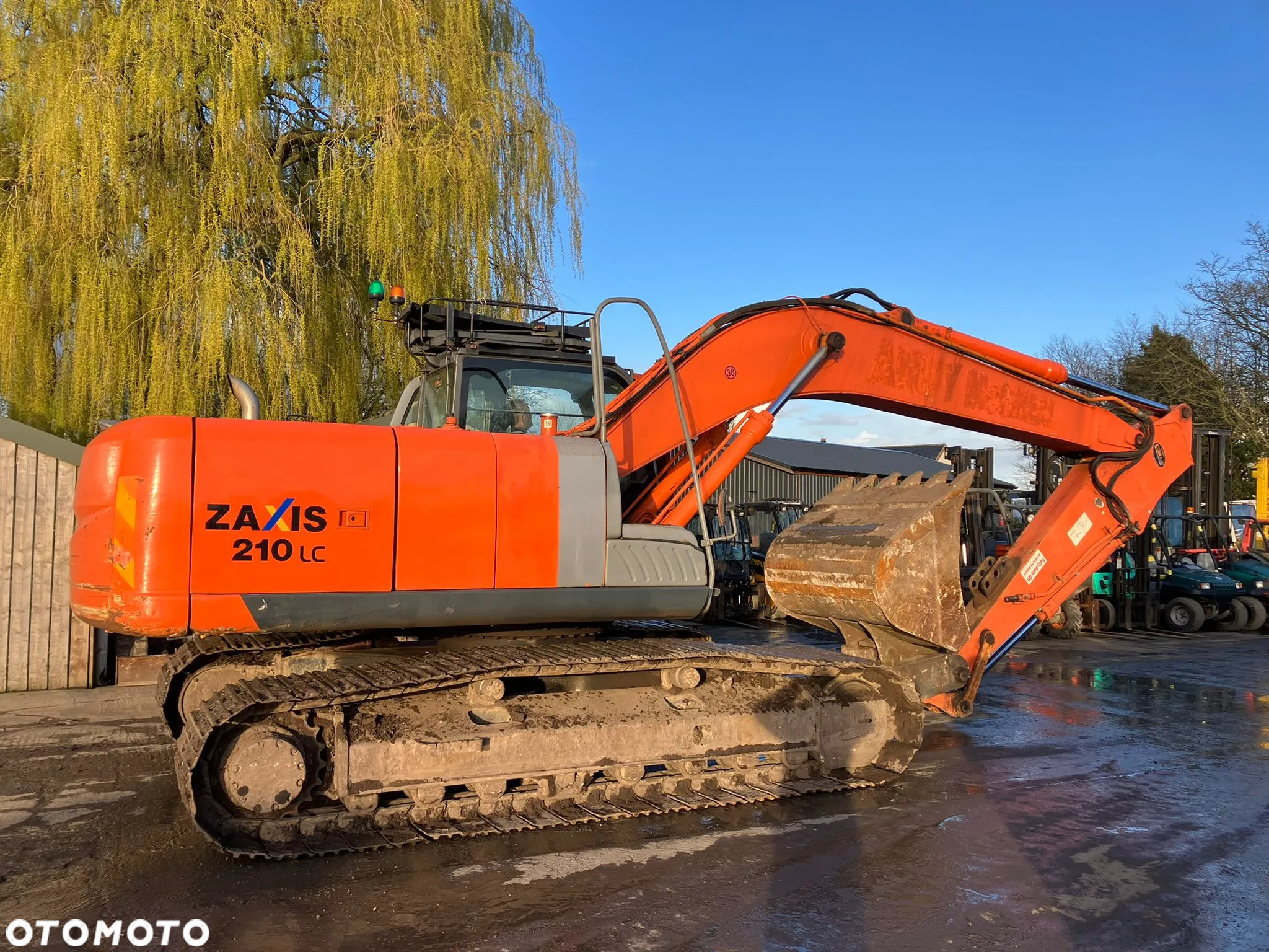 Hitachi ZX210LC-3 - 3