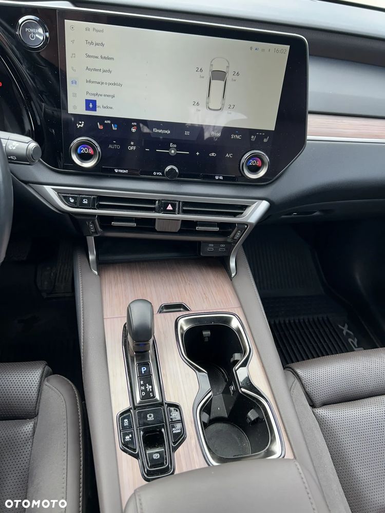Lexus RX 450h+ Omotenashi - 12