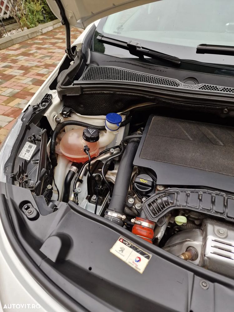 Peugeot 2008 1.2 PureTech Turbo EAT6 S&S Active - 11