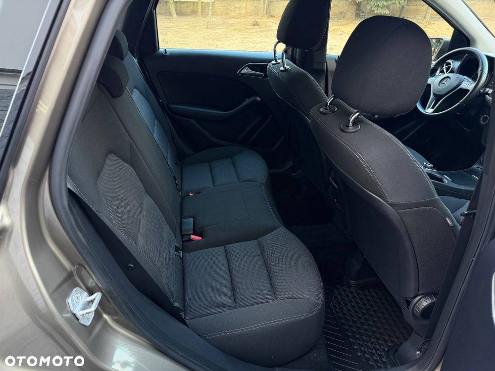 Mercedes-Benz Klasa B 180 (BlueEFFICIENCY) 7G-DCT - 25